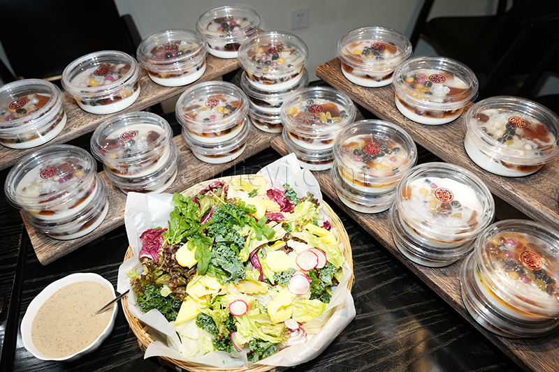 河滩上的婚礼婚宴冷餐自助餐